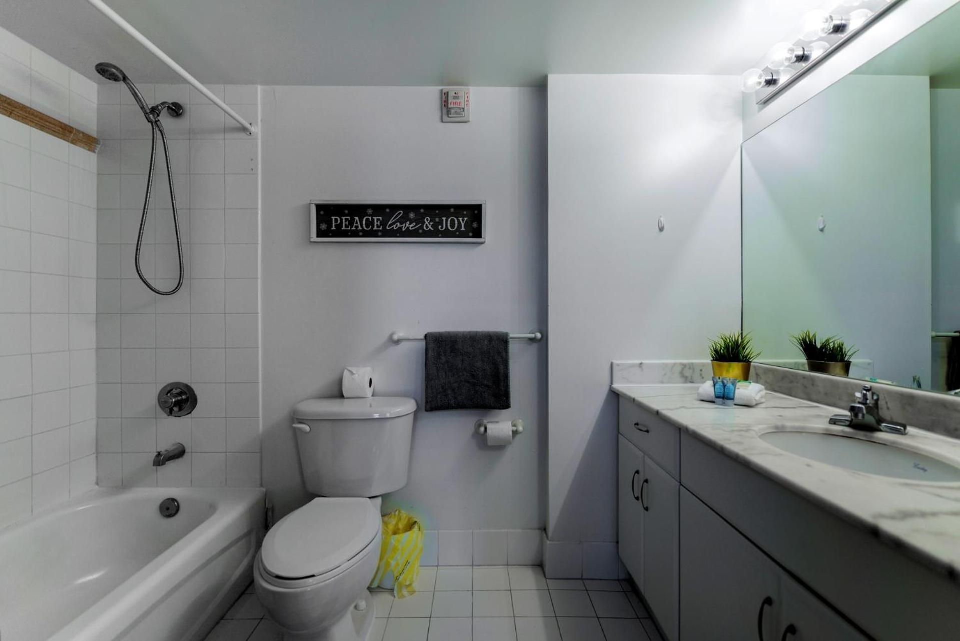 Prime Brickell Condo With Stunning Views Маямі Екстер'єр фото